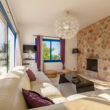 Charoula Tessera Polis