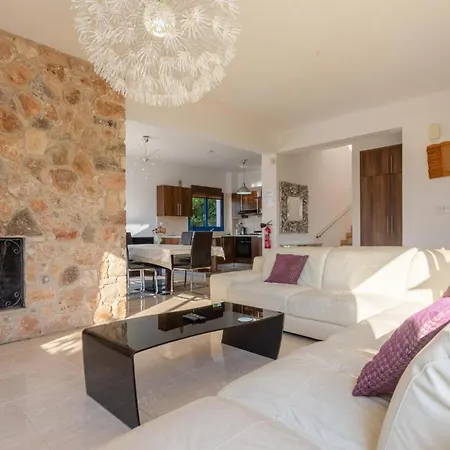 Charoula Tessera Villa Polis