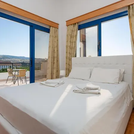 Charoula Tessera * Polis